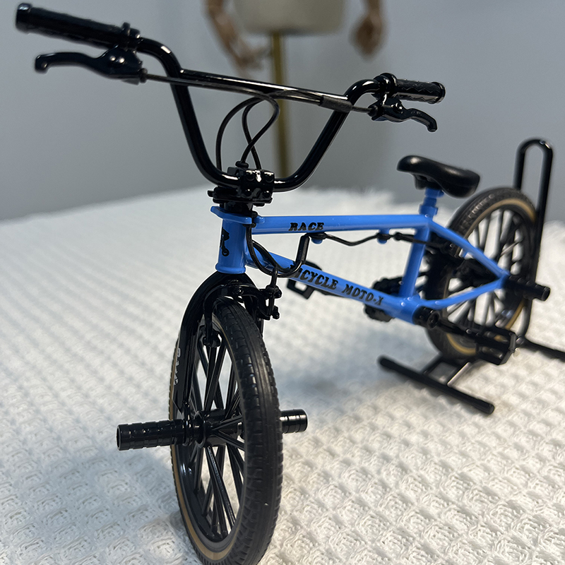 1:8 Mini modello di bicicletta - Mountain Biking Blue Mountains recensione e prezzo