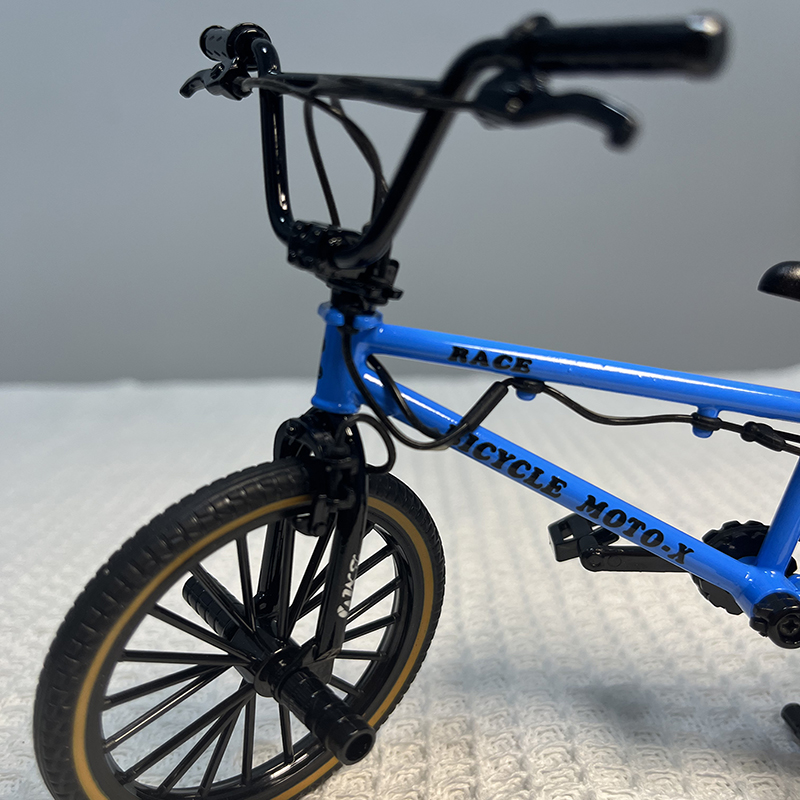 1:8 Mini modello di bicicletta - Mountain Biking Blue Mountains recensione e prezzo
